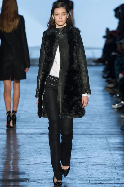 Look 18
